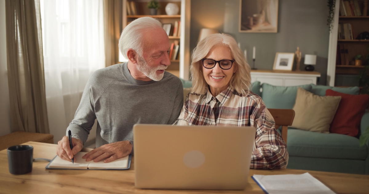 Most Seniors Don't Bother Researching Their Medicare Options, Poll Finds