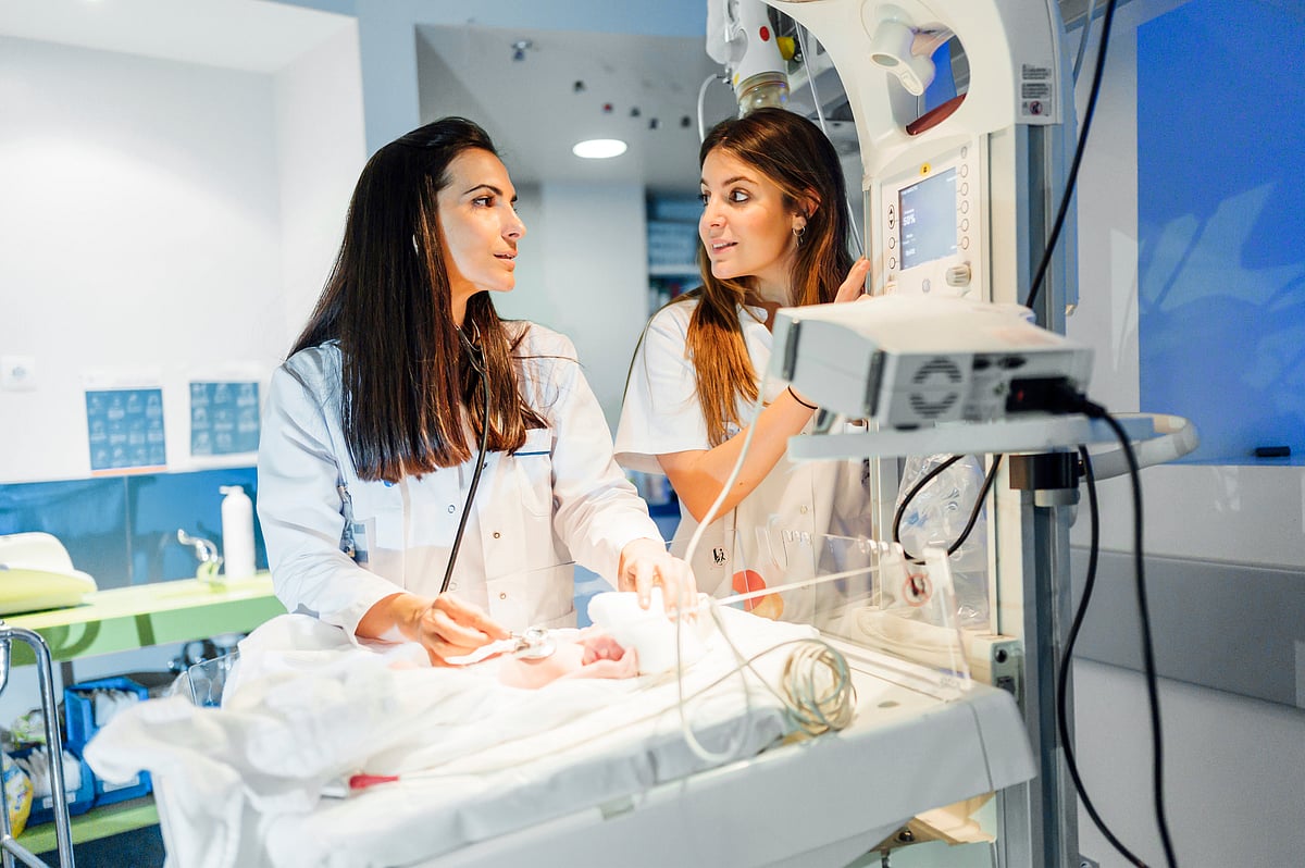Waiting to Clamp Umbilical Cord May Save Preemies' Lives