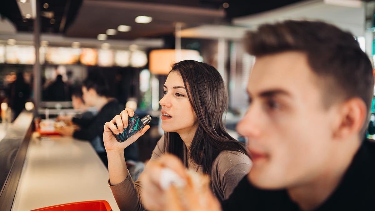 E-Cigarettes Reinforce Nicotine Addiction, Study Says