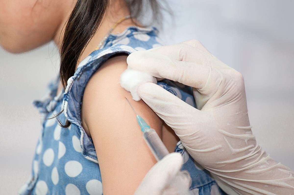 Doctors Turn to Pediatric Group's Vaccine Schedule After CDC Changes