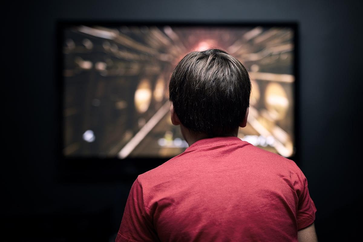 More Screen Time Tied to Mental Health Risks for Tweens