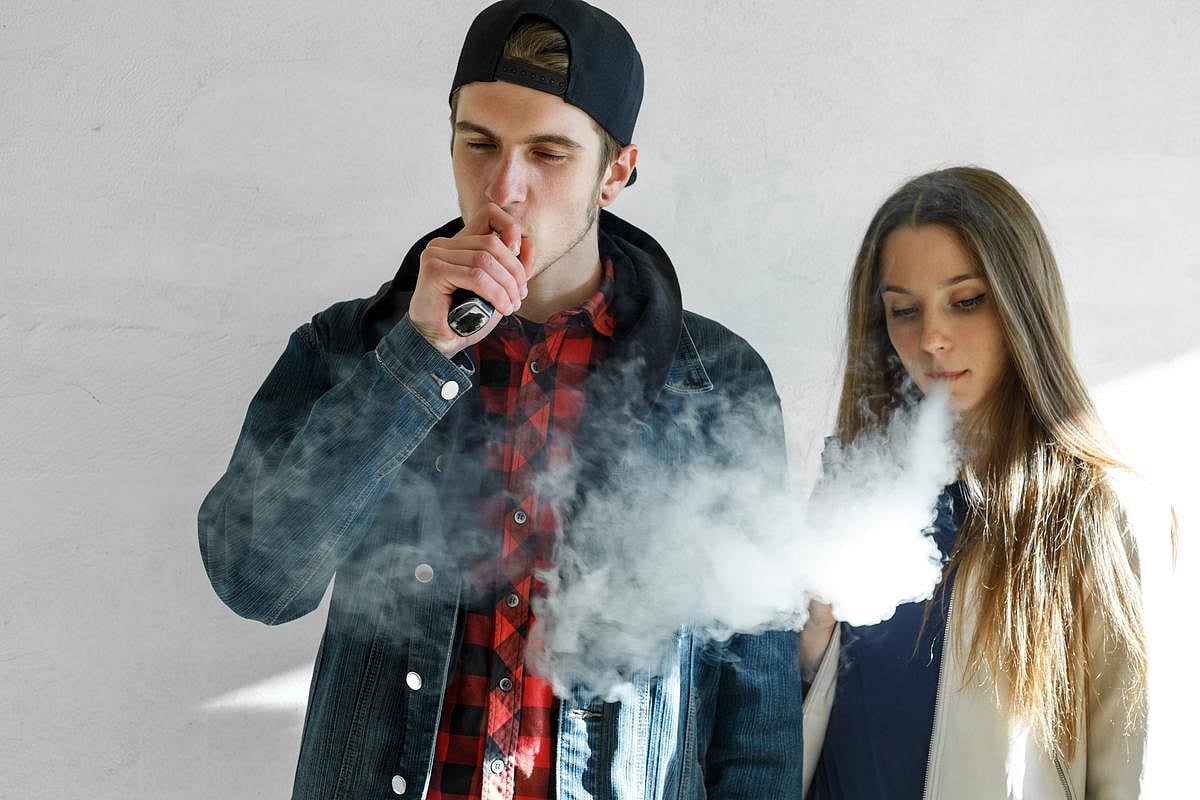 Cancer Risks: Dual Use of Cigarettes and Vapes Equally Harmful Cancer Risks: Dual Use of Cigarettes and Vapes Equally Harmful