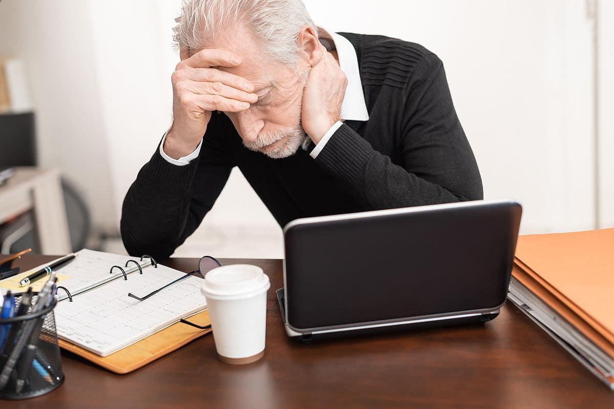 Falling for Financial Scams Could Be Early Alzheimer's Sign