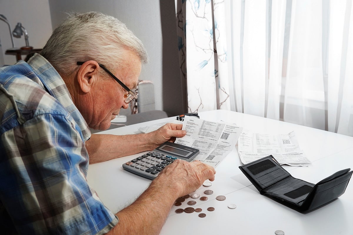 Your Bank Account Might Show How Well Your Brain Will Age, Researchers Say