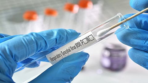 RSウイルス関連入院率、妊婦へのワクチン接種と乳児へのニルセビマブ投与により低下