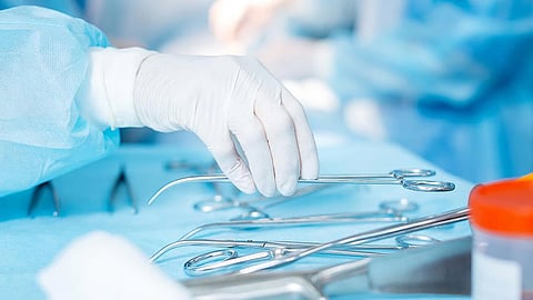 腎動脈へのクランプ、AIにより外科医のトレーニングが可能に