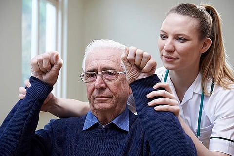 脳卒中後の腕の運動機能、脊髄刺激療法で改善