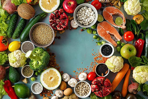特定の食事法に限らず、健康的な食事は老化の遅延と関連