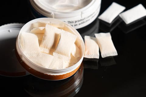 Las populares bolsas de nicotina no ayudarán a los fumadores a dejar de fumar: estudio