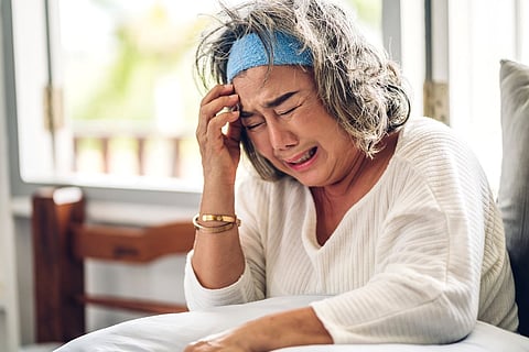 Mujer de mediana edad llorando