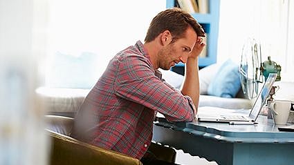 'Gig Economy' Job Woes May Lead to Problem Drinking Later