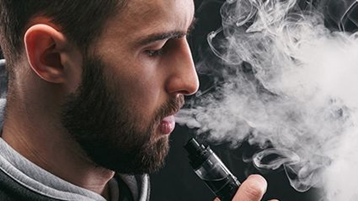 what does the average smoker spend on cigarettes a year What is the cost Smoking? what does the average smoker spend on cigarettes a year What is the cost Smoking?