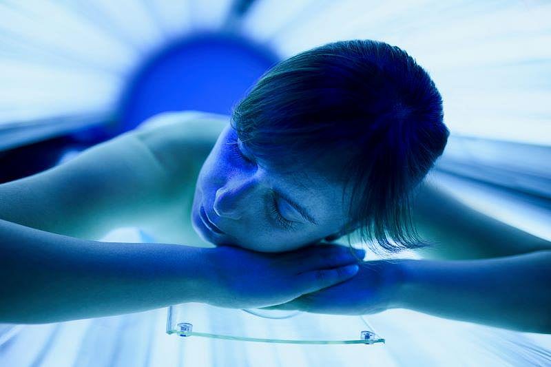 A Third of Young Adults Still Believe 'Tan Is Healthier' Myth: Survey