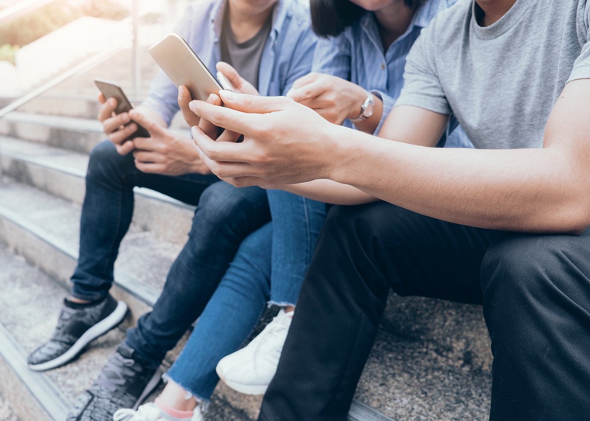 Does Social Media Raise Teens' Odds for Drug Use, Risky Sex?