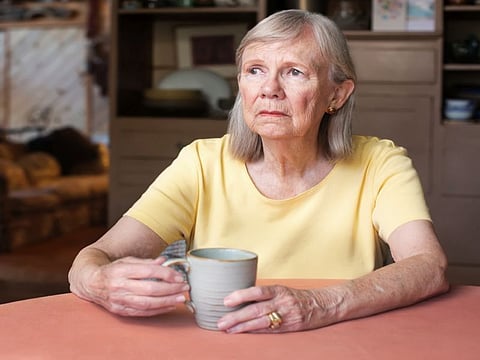 アルツハイマー病治療薬に「包括的プログラム」追加で効果7.5倍