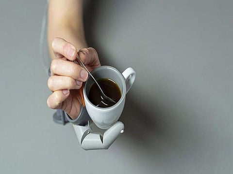 「第3の親指」の使用で手の脳内表現に変化