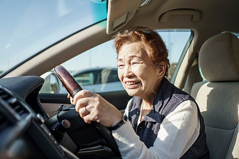 アクティブシニア女性・運転