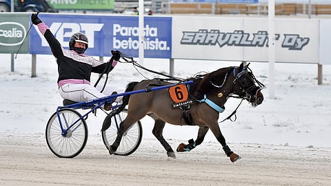 Aarteen Launo ja Iines Kassinen noteerasivat tuloksen 2.26,6/1740 metriä.