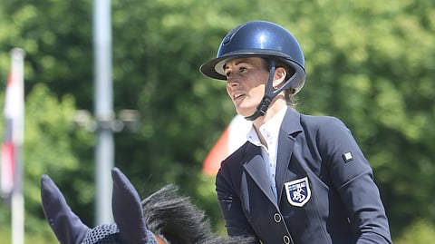 Jaasmin Seppälä-Geerink hyppää Amsterdamissa ja Helsingissä. 