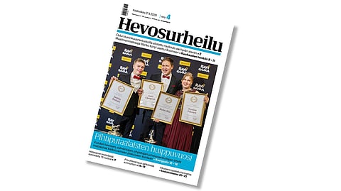 Kannessa Pihtiputaan menestyjät Ravigaalassa.