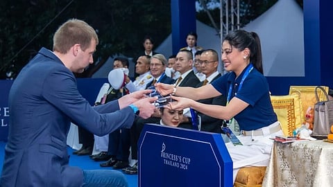 Ratsastuskisojen tekniikkaosaaminen johtaa välillä kuninkaallisiin kohtaamisiin. Tässä Thaimaan hevosurheilevan prinsessan Sirivannavari Nariratana Rajakanya Mahidolin kanssa. 