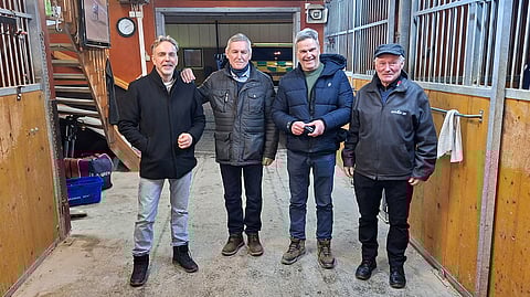 Koko juhlinut nelikko lähettää terveiset myös Anja-äidille Poriin. Kuvassa vasemmalta Timo Nyman, Hannu Nyman, Harri Koivunen ja Veli-Matti Allen.