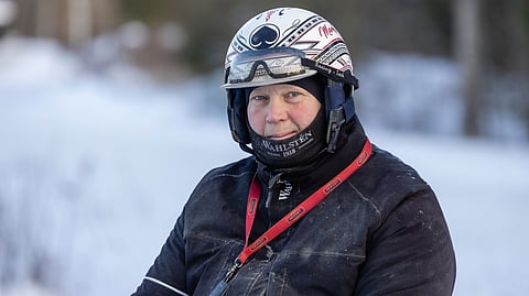 Marko Korpi viihtyy treenilenkillä. Pian hänen valmentamiaan hevosia alkaa näkyä kilparadoillakin.