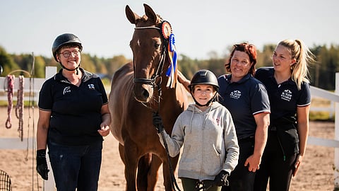 Tamma- ja varsanäyttelyssä Vöyrillä. 
Kuvassa vasemmalla Anne Niemi, Wipfel’s Roma K, Sanna  Koskiluhta,  kasvattaja Satu Kiviniemi ja Venla Kiviniemi K-Top Stablesta. 
