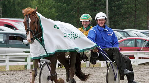 Veli-Pekka Kursukangas ja hänen elämänsä hevonen Vauhtelin  Lento.