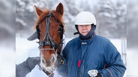 Virin Veijari juoksi Veijo Kauppisen valmennuksesta 16 ykkössijaa. ”Kyllähän se niin on, että hevonen on ihmisen kaveri”, Kauppinen luonnehtii.