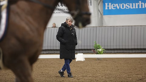 Kyra Kyrklund opetti ja kansa kuunteli. 