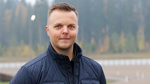 Jokimaan Ravikeskuksen toimitusjohtaja Ville Holopainen kertoo, että vaihtoehtoja ratamestarin pestin täyttämiseksi vielä mietitään.