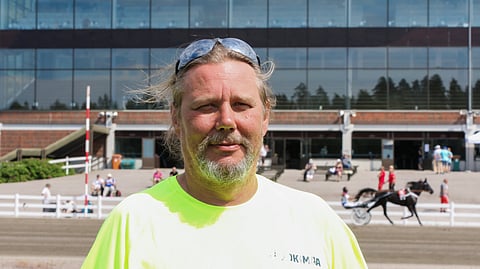 Mika Ahtiainen on useina vuosina avustanut radanhoidossa Jokimaalla Suur-Hollola-ajon aikaan.