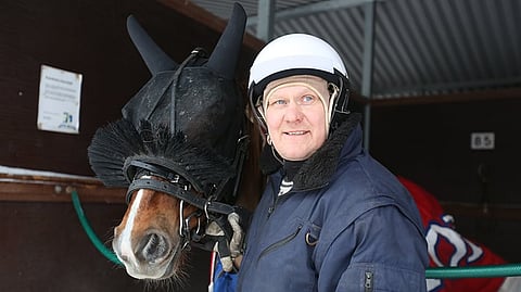 Jarmo Hänninen täyttää pyöreitä vuosia. Kuvassa hänen kanssaan Hymyhuulen tytär Hymyhattara, joka on tähän päivään mennessä ehtinyt tehdä jo kolme varsaa.