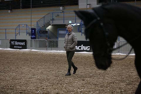 Mary Wanless ja yksi Tampereen Hevoset-messujen lauantain klinikkaratsukoista, Peppi Niemi ja Baron Tareq. 