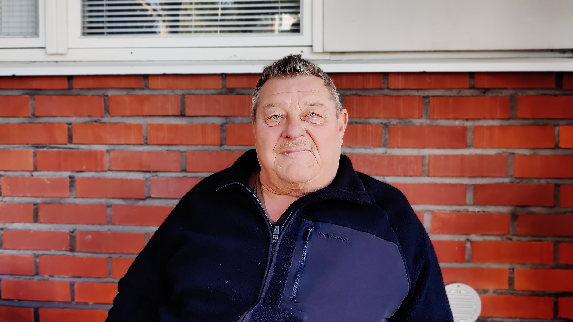 Markku "Makra" Eskola laskee kuljettaneensa hevosia yli puolet elämästään. "Varsinkin starttihevosille on tärkeää, että ne ovat kyydin jälkeen letkeitä ja hyväntuulisia."