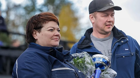 Anne ja Ismo Kangas asuvat hevostensa kanssa Nurmijärvellä.