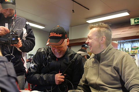 Kari Lähdekorven ja Tuomas Pakkasen virneet tallentuivat kameraan Vermon tallikahviossa keskiviikkona 13.5.