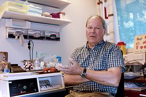 Matkaratsastava lääkäri Olli Tahkokallio on sitä mieltä, että hiilihydraattiruokinnassa on riskejä.