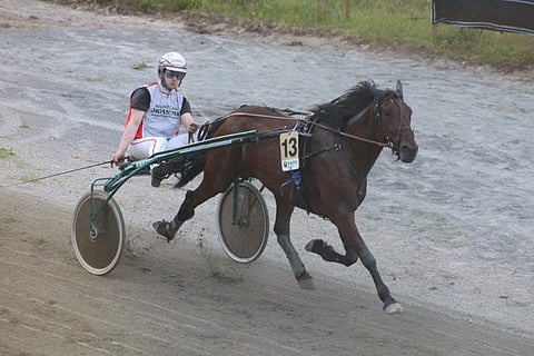 Iikka Nurmosella oli aikaa ihailla Lieksan täyttä katsomoa