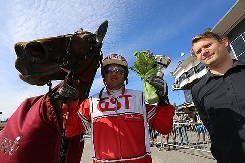 Jari Kinnusen Iida Speed pinkaisi tammojen lyhyen voltin SE:n 12,5 Porissa.