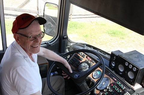 Mäen Pena on Helapää 2:n Jean-Luc Picard.