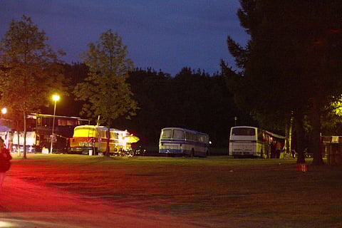 Kello kaksi yöllä hiljaisuuden huntu peitti Linnunlahden