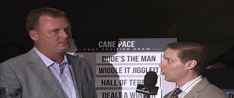 Menestysvalmentaja Ron Burkea (kuvassa vasemmalla) syytetään lääkeainerikkomuksesta.