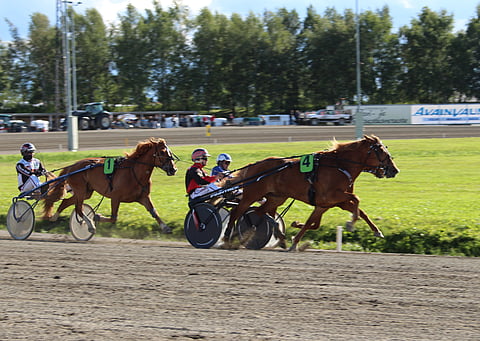 Saaga S rynnisti Sekottajan ohi loppusuoralla.