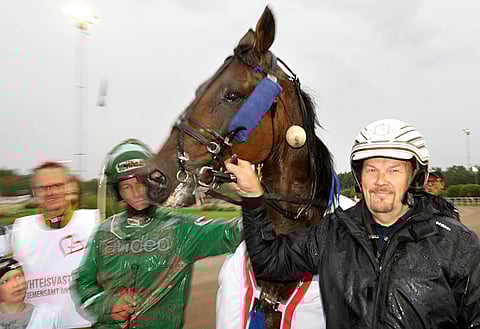 Bazire Brodde ja Tapani Raunio viihtyivät Vermossa nihkeässäkin kelissä. Ari Moilaselle kurainen ilta oli "business as usual".