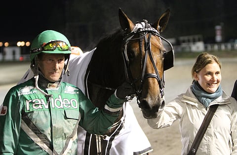 Begemot Frido ilahdutti Ari Moilasta ja Nina Steineria. Kuva Harri Lind.