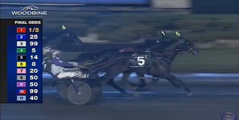 The Bank/David Miller kukisti 3-vuotiaiden oriiden ja ruunien Breeders Crownissa tallikaverinsa Pinkmanin.