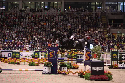 Pois tieltä oksat ja männynkävyt. Anna-Julia Kontio hakee tällä kaudella maailmancupissa finaalipaikkaa. Hän aloittaa Oslosta ja tulee sieltä suoraan Helsinkiin.