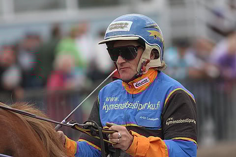 Arto Laaksosen ohjastama Hurry Sundown toimii ideavihjeessä avauskohteen varmana. Laaksonen on ohjastanut kaikki ruunan kolme starttia.